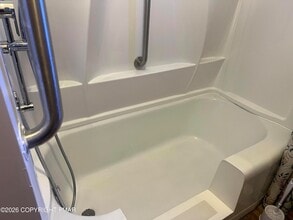 144 E Diaz Ave in Nesquehoning, PA - Foto de edificio - Building Photo