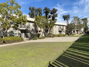 Acosta Plaza Apartments in Salinas, CA - Building Photo - Building Photo