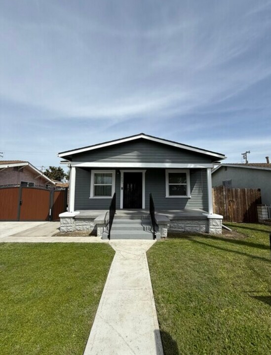 4031 Acacia St in Bell, CA - Building Photo