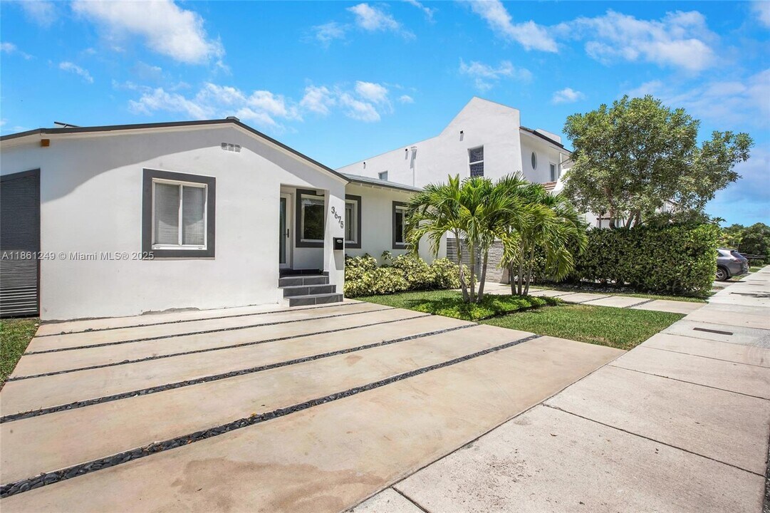 3675 SW 26th St in Miami, FL - Building Photo