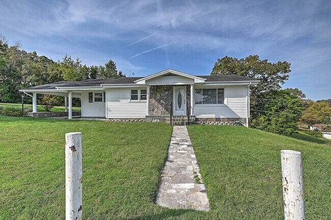 135 Hixon Cir in Greeneville, TN - Building Photo - Building Photo