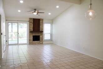 12015 Stoney Pass in San Antonio, TX - Building Photo - Building Photo