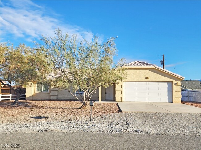 960 Lone Pine Rd in Pahrump, NV - Foto de edificio - Building Photo