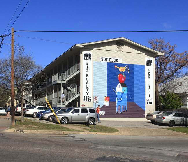 Campus Crossing Apartments in Austin, TX - Building Photo - Building Photo