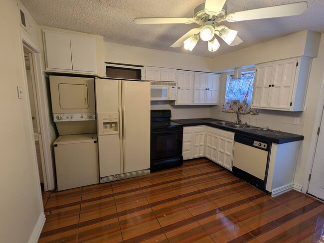 property at 3420 Hidalgo Dr