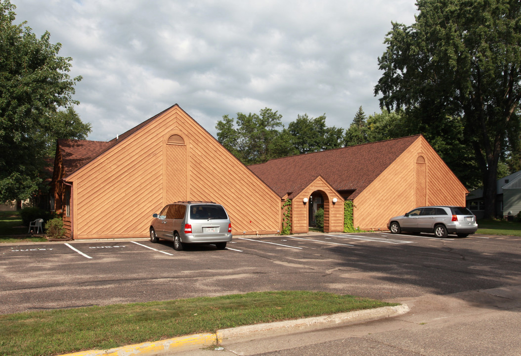 Cedar Court in New Richmond, WI - Building Photo