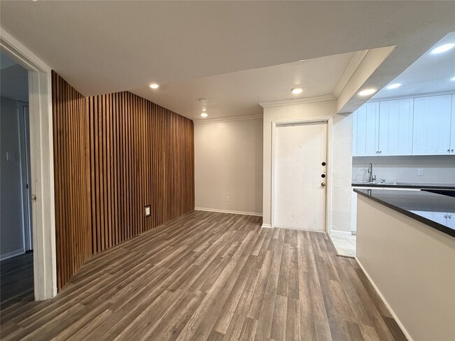 3045 Walnut Bend Ln in Houston, TX - Building Photo - Building Photo