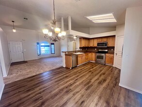 16845 N Darmady Loop in Nampa, ID - Foto de edificio - Building Photo