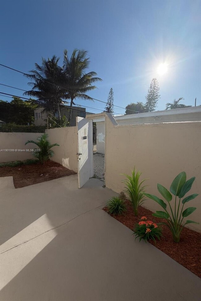 2660 NE 212th Terrace in Miami, FL - Building Photo - Building Photo