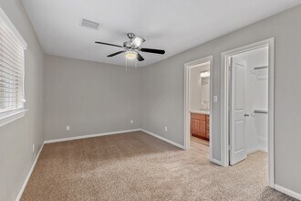 128 Artesian Way in Roman Forest, TX - Building Photo - Building Photo