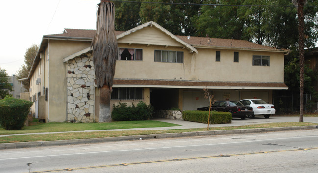 881 Raymond Ave in Pasadena, CA - Foto de edificio - Building Photo