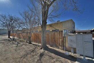 Sandia in Albuquerque, NM - Foto de edificio - Building Photo