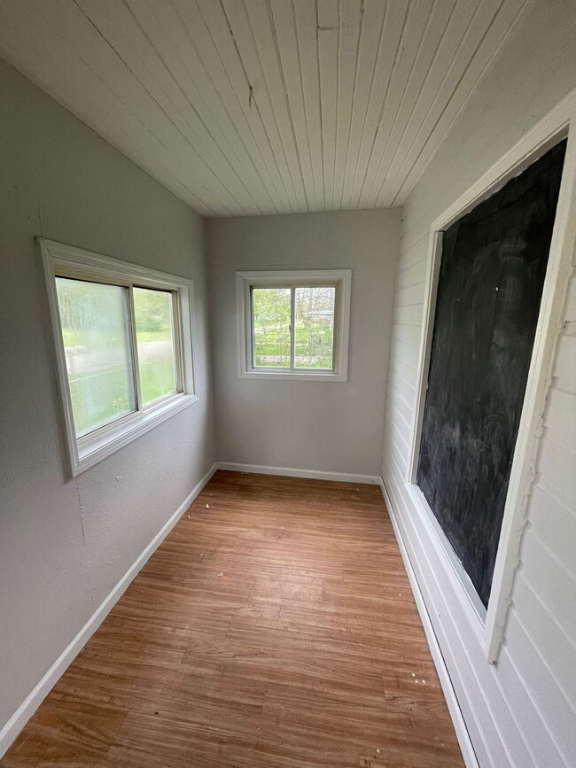 1082 W Juliah Ave in Flint, MI - Building Photo - Building Photo