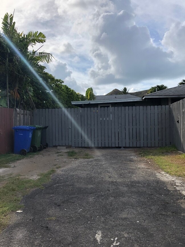 512 Kaha St in Kailua, HI - Building Photo - Building Photo