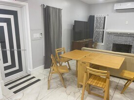 2242 Polk St in Hollywood, FL - Building Photo