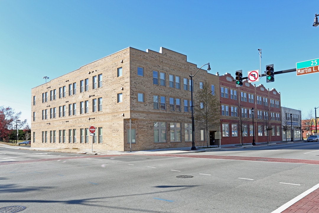 Jefferson Brookville Apartments in Newport News, VA - Building Photo