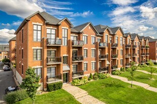 14361 Cavendish Boul in Montréal, QC - Building Photo