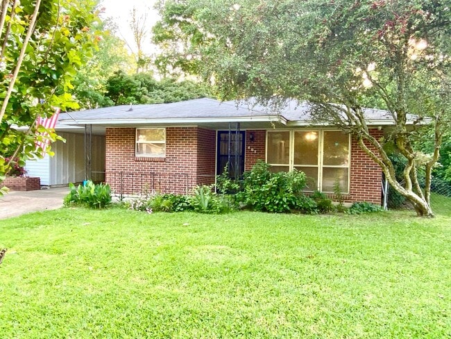 property at 407 Lakeview Dr