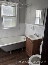 1943 Niagara St in Buffalo, NY - Building Photo - Building Photo