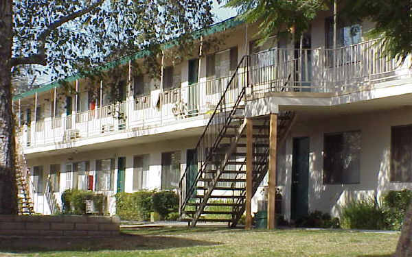 Saratoga Park Apartments in Montclair, CA - Building Photo - Building Photo