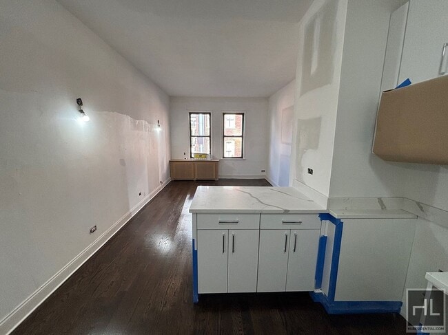 235 W 22nd St in New York, NY - Building Photo - Building Photo