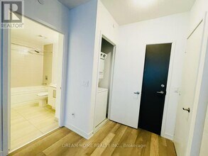 5180 Yonge St in Toronto, ON - Building Photo - Building Photo