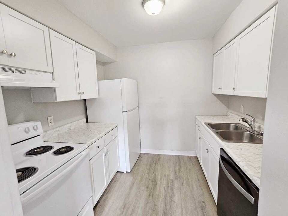 6063 Briarcliff Path in Kalamazoo, MI - Building Photo