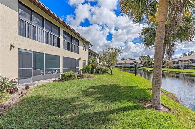 320 Mission Trail N in Venice, FL - Building Photo - Building Photo