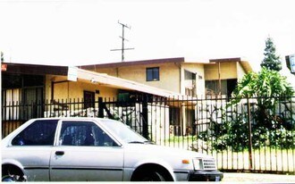 10218-10222 S 10th Ave in Inglewood, CA - Building Photo