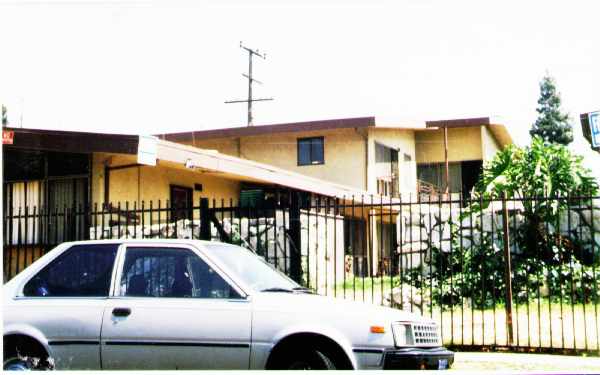 10218-10222 S 10th Ave in Inglewood, CA - Foto de edificio