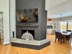 11 High Meadow Ln in Oak Bluffs, MA - Building Photo - Building Photo