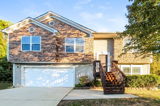 property at 15 Rockingham Dr