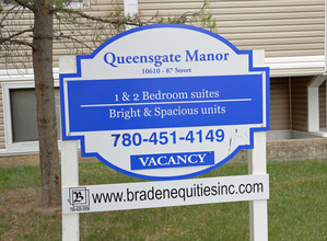 Queensgate Manor in Edmonton, AB - Building Photo - Building Photo