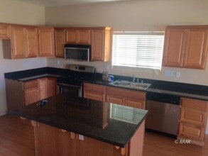 1416 W Coronado Ave in Ridgecrest, CA - Building Photo - Building Photo