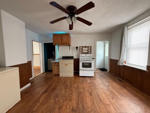 977 Riverside Dr in Thompson, CT - Building Photo - Building Photo