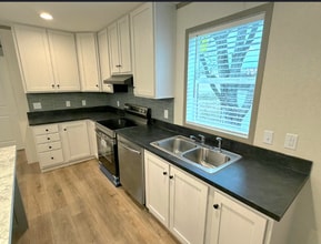 7145 S Meridian St in Marion, IN - Foto de edificio - Building Photo