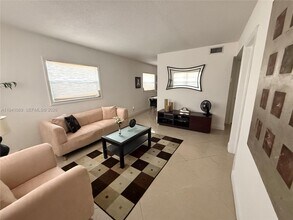 4061 N Dixie Hwy in Oakland Park, FL - Foto de edificio - Building Photo