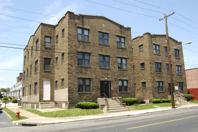 116-122 S 56th St in Philadelphia, PA - Building Photo - Building Photo