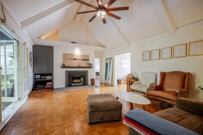 property at 1321 Hayworth Ave