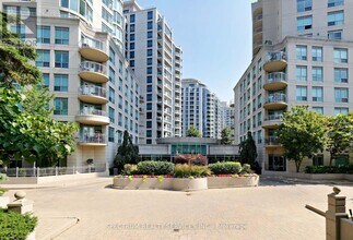 2111 Lake Shore Blvd W in Toronto, ON - Building Photo - Building Photo