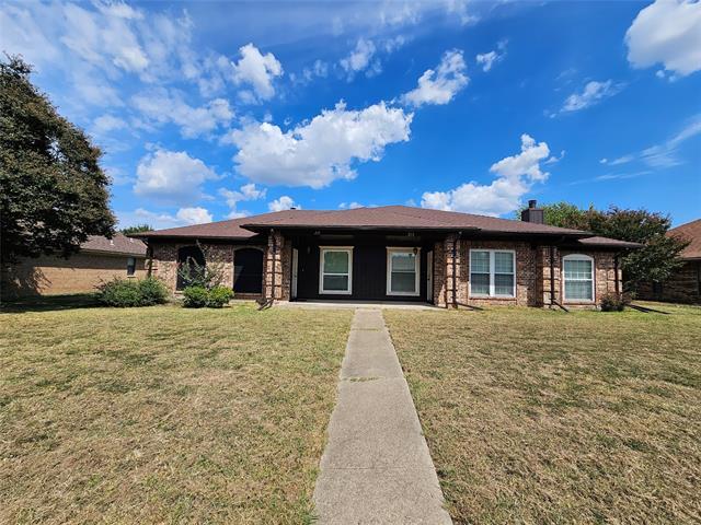 211 Cole St in Garland, TX - Building Photo