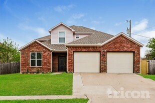 2115 Mesa Wood Dr in Glenn Heights, TX - Building Photo