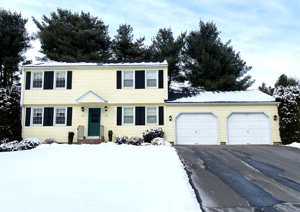 49 Addison Pond Rd in Glastonbury, CT - Building Photo