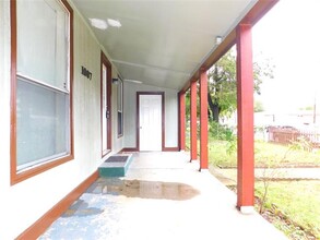 1007 W Collins St in Denton, TX - Building Photo - Building Photo