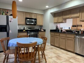716 W Mulberry St in Denton, TX - Building Photo
