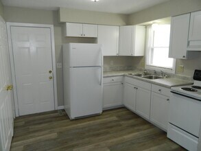 904 SE 10th St in Des Moines, IA - Foto de edificio - Building Photo
