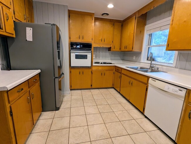 1512 Sunset Ln