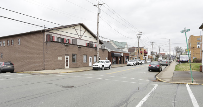 601 Broad Ave in Belle Vernon, PA - Foto de edificio - Building Photo