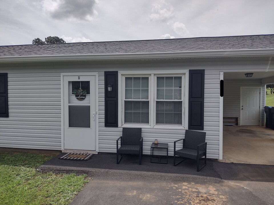 2813 11th Ave SW in Hickory, NC - Foto de edificio