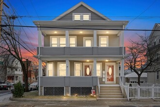 231 Spring St in Medford, MA - Foto de edificio - Building Photo